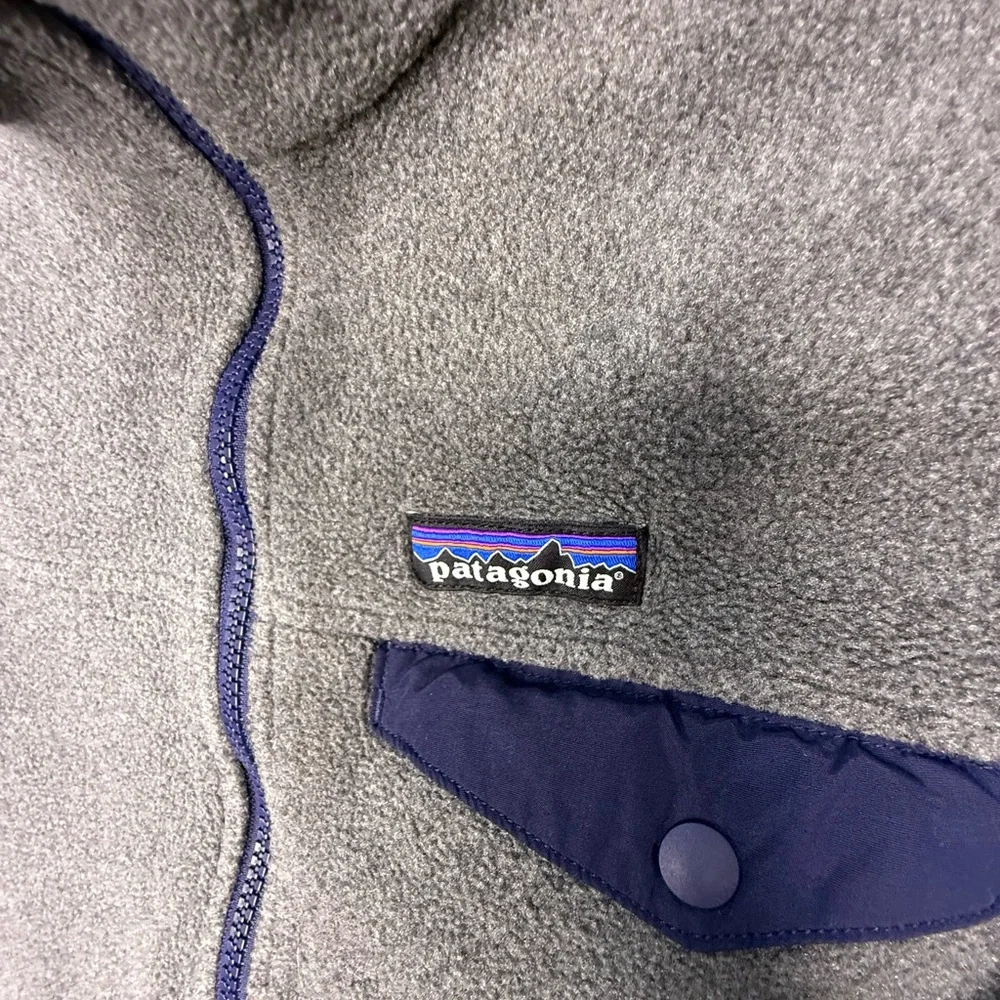 Patagonia Men's Lightweight Synchilla Snap-T Vest Gray with Navy Blue Medium